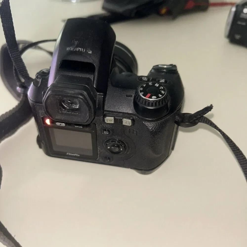 READ - Fujifilm FinePix S5100 4MP Digital Camera with 10x Optical Zoom WORKS